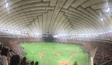 東京ドーム内：野球観戦