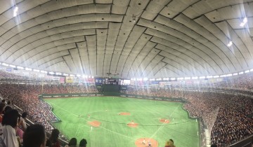 東京ドーム内:野球観戦